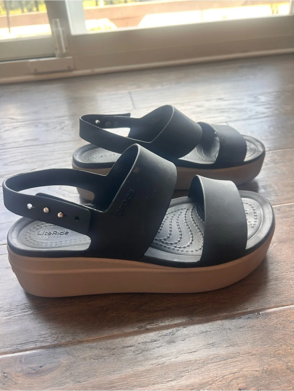 Crocs Women's Black/Mushroom Brooklyn Low Wedge Sandals Sz 7